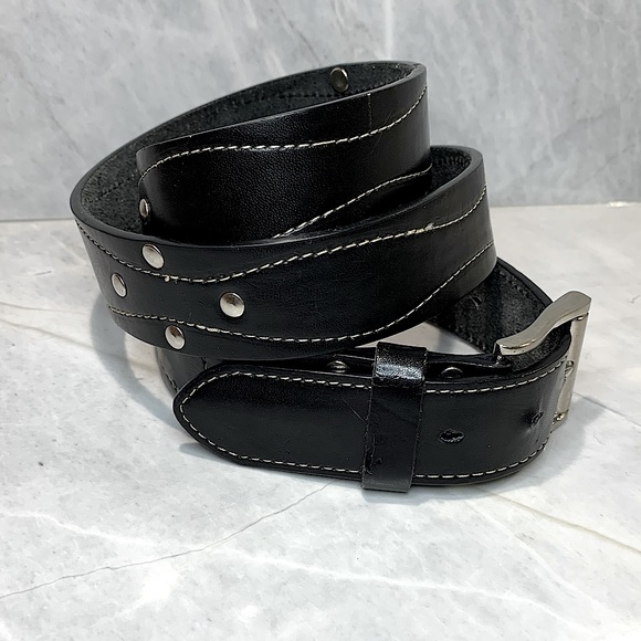 Mens black leather belt with silver buckle and studded details size 40”- 42” - Picture 6 of 6